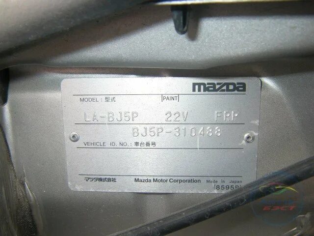 Код краски мазда 6. Табличка с вин Мазда СХ 5. VIN Мазда CX-5. Mazda CX 5 VIN табличка. Mazda cx5 подкапотная табличка VIN.