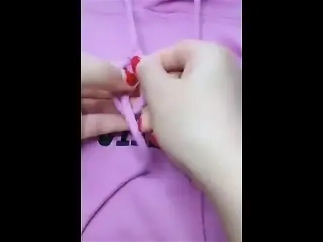 Завязываем красиво шнурки на капюшоне
