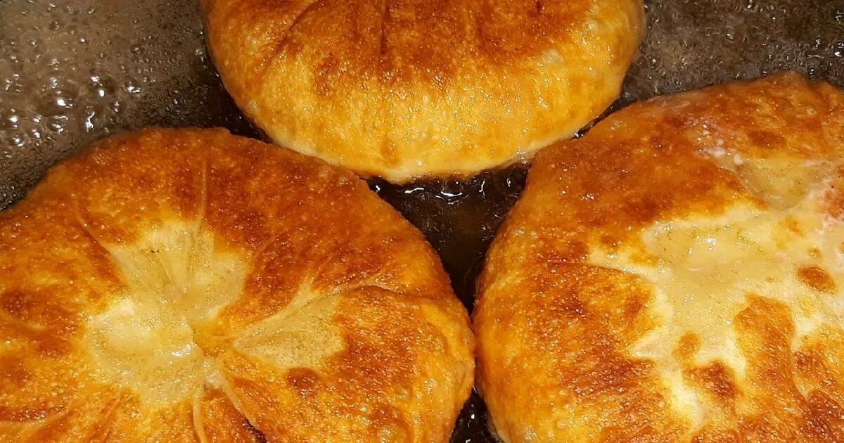 Беляши с мясом. Беляши домашние на кефире на сковороде. Гора беляшей. Беляши домашние на кефире на сковороде. Беляши с мясом.