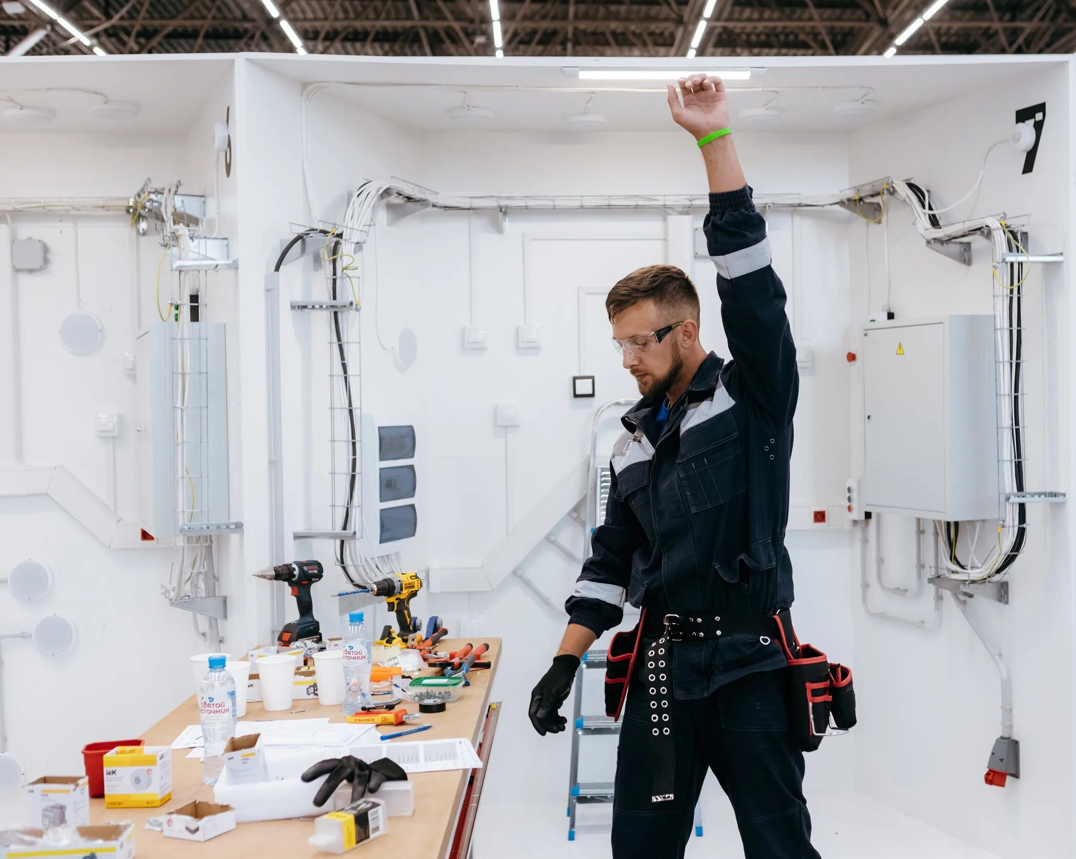 Соревнования по компетенции электромонтаж. Worldskills russia электромонтаж. Чемпионат профессионалы электромонтаж. Компетенция электромонтаж. Ворлдскиллс электромонтаж чемпионат.