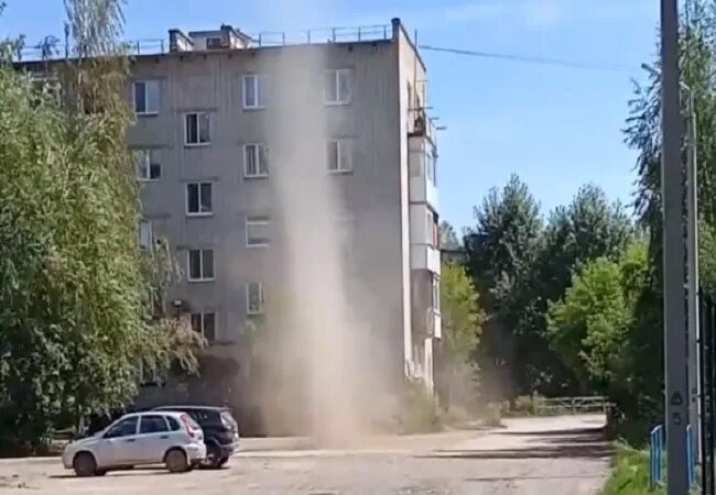 Торнадо пермь. Смерч в перми. торнадо в пермском крае. смерч в перми вчера видео. смерч в перми 30.05.2025.