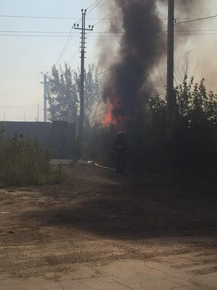 Поселок зоринский 1. Поселок зоринский саратовская область. пожар в поселке изоплит. пожары в посёлке вознесенье.