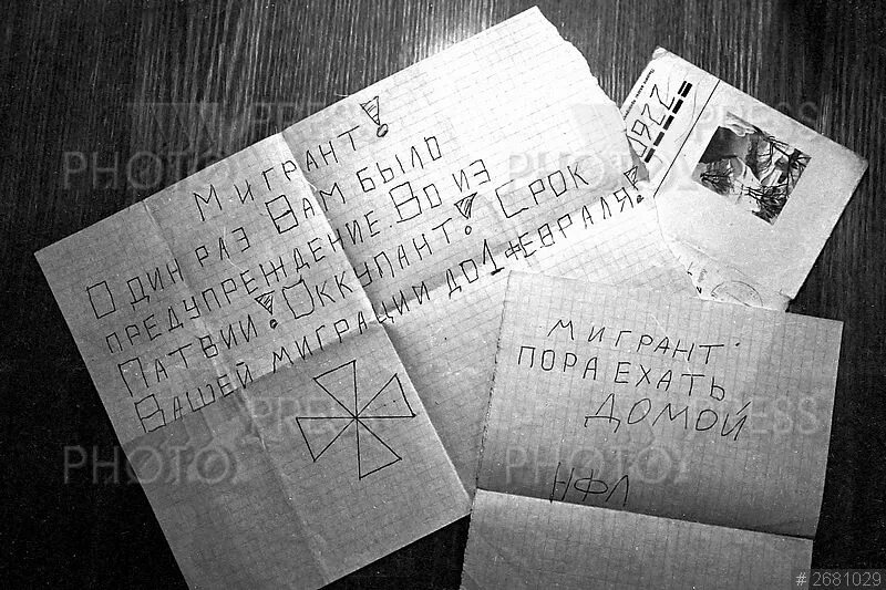 страшные письма с угрозами. записка с угрозой на машине. записка с угрозой. письма с угрозами фото. анонимные записки с угрозами.