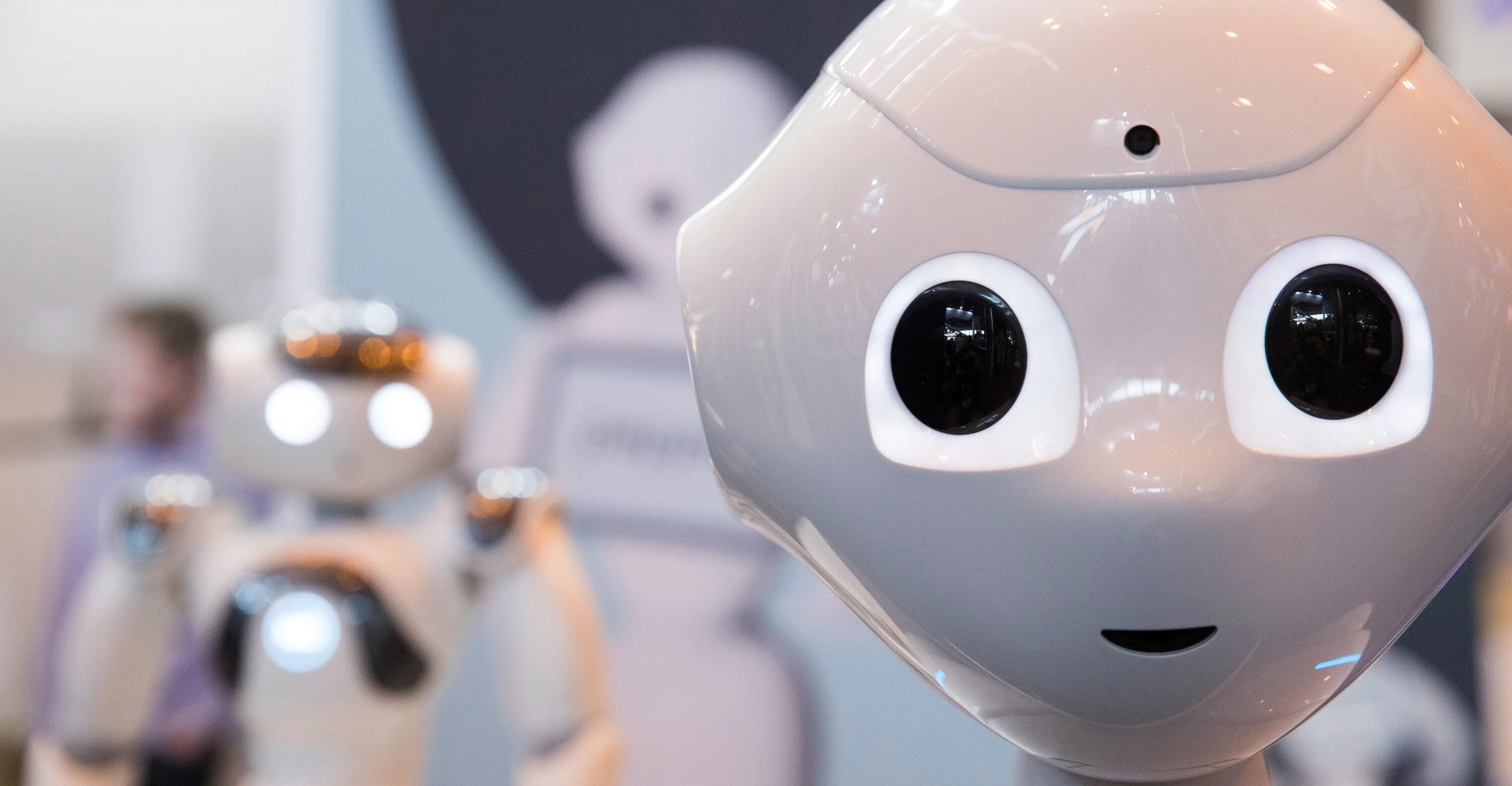 Robots say. Робот Пеппер. Гуманоидный белый робот. Робототехника робот Спарк. Робот с облачком.