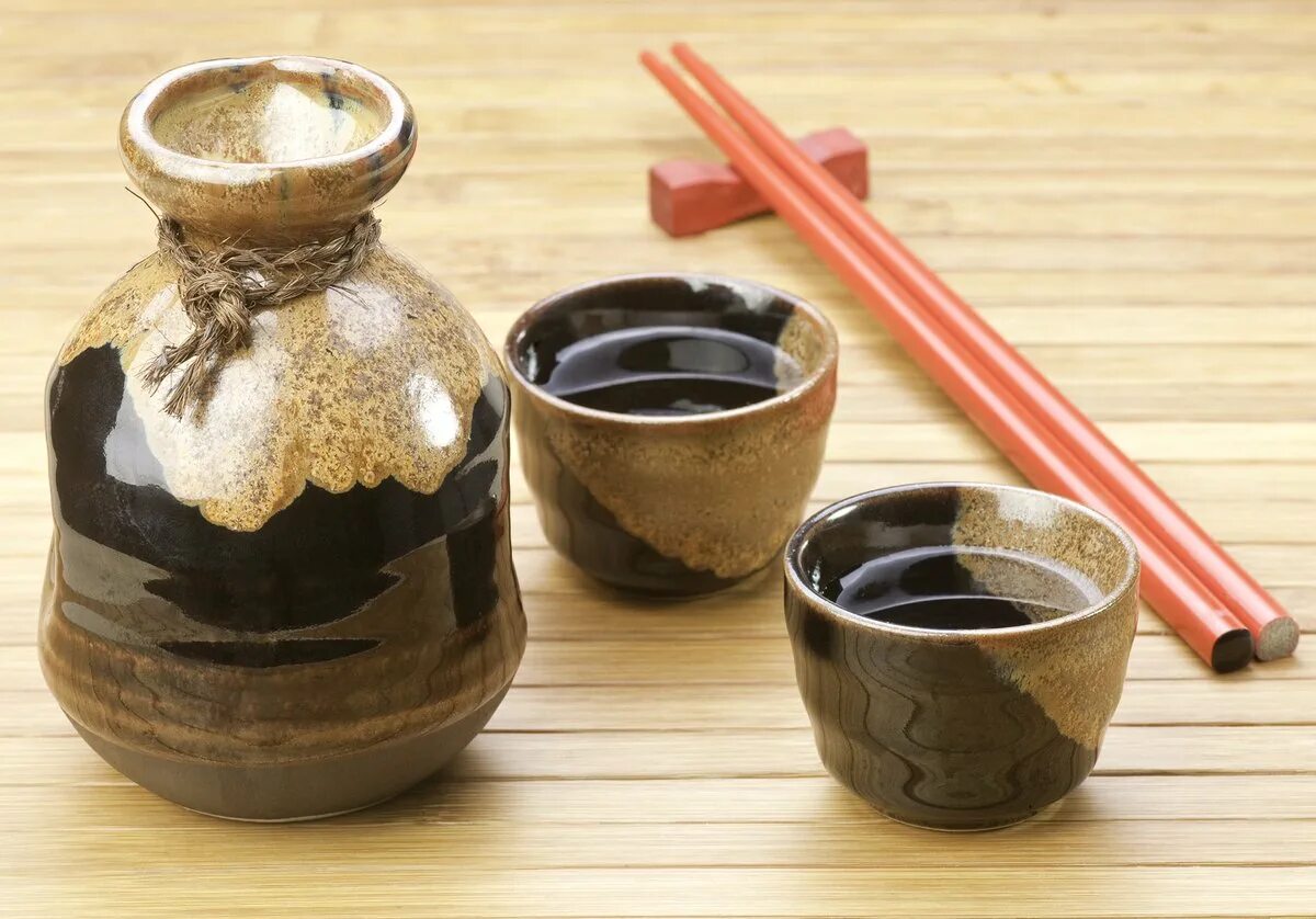 Саке это. Саке. Рисовое вино в Японии. Рисовое вино древний Китай. День саке.