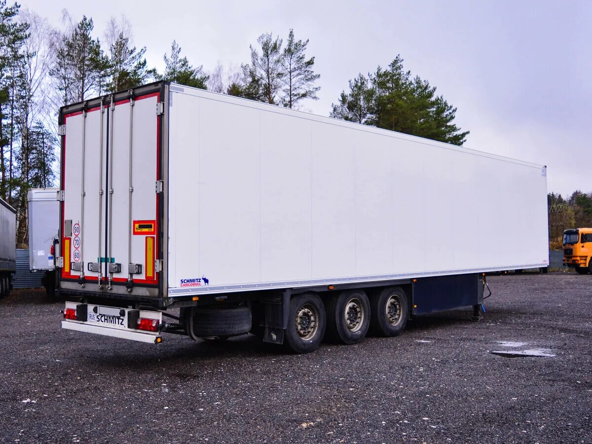Полуприцеп рефрижератор snf sf24a. Полуприцеп шмитц рефрижератор. 1139877 schmitz. Полуприцеп рефрижератор грузовой. Реф шмитц schmitz.