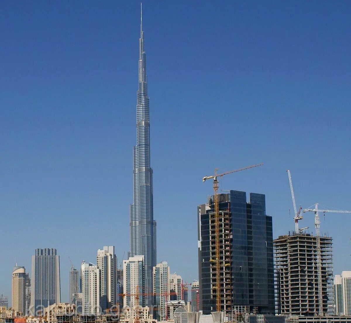Самая большая высокая. Самые высокие небоскребы мира. Бурдж Халифа с земли. Бурдж Халифа Россия. Бурдж Халифа и Шанхайская башня.