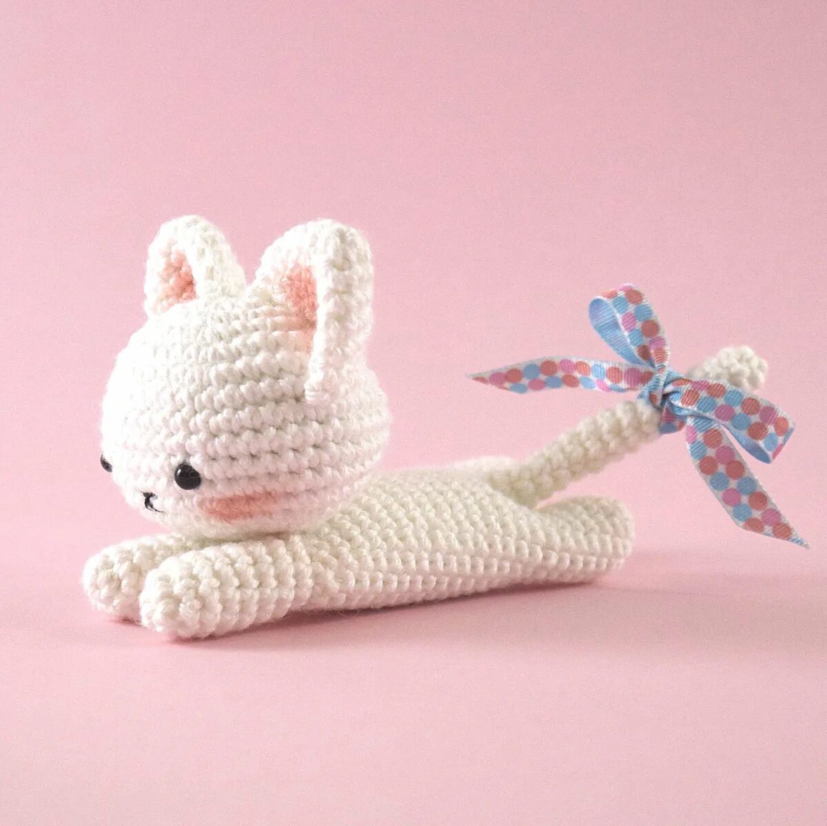 Амигуруми котик связать. Амигуруми котик связать. Лежачая игрушка крючком. Амигуруми котик связать. Вязаный котенок.