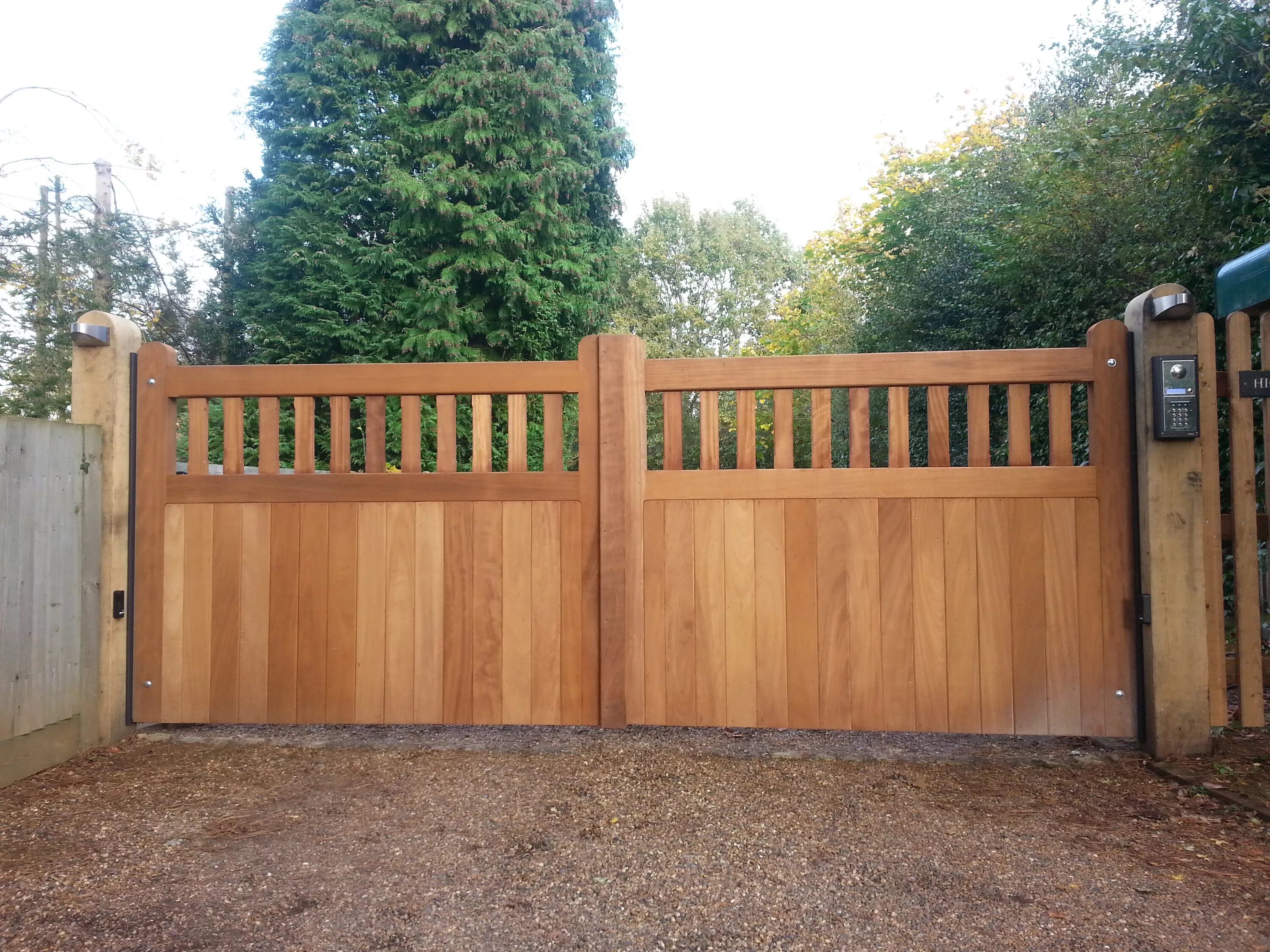 Swing gate. Swing gates.