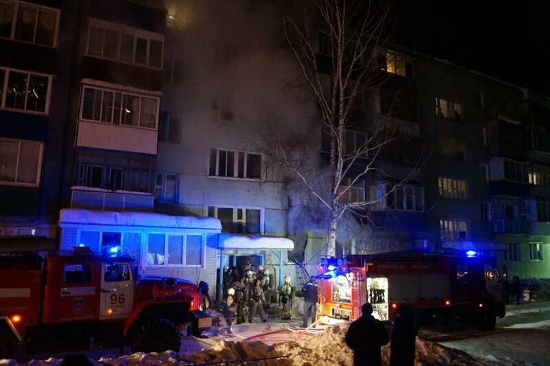Что горит в сызрани сейчас. Пожар в сызрани. г. сызрань пожар 4ый микрорайон. пожар в сызрани сегодня ночью на улице красильникова. пожар в сызрани сегодня.