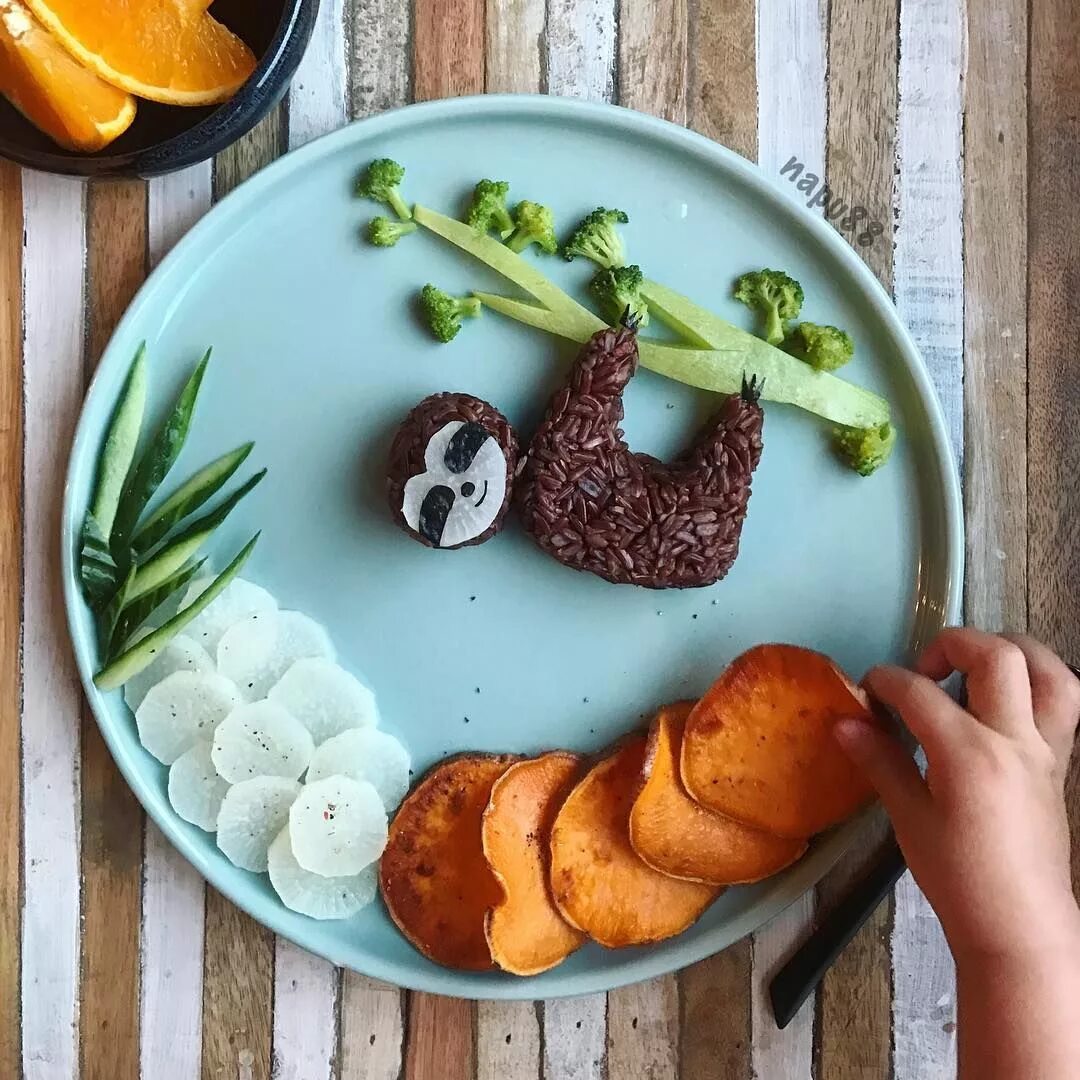 Вкусный и красивый завтрак. Полезный завтрак для ребенка. Закуски на хэллоуин сладкие. Канапе фингер фуд. Красивое украшение блюд для детей.