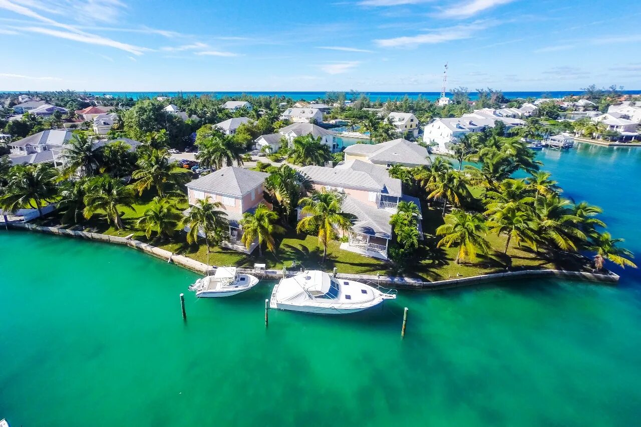 Bahamas islands. Багамы Нассау. Нассау Багамские острова порт. Порта Нассау на Багамах. Багамские острова Атлантис.