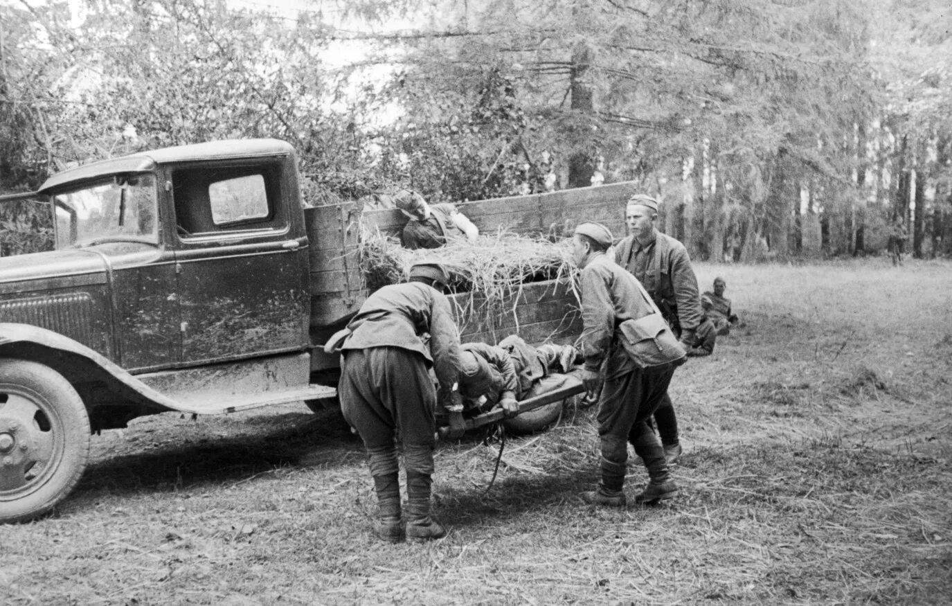 Машина военного времени. ГАЗ АА 1943. ГАЗ полуторка 2 мировой войны. Полуторка 1943. ГАЗ АА полуторка санитарная.