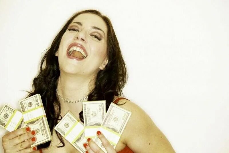 Корыстная девушка. Меркантильность женщины. Блондинка с деньгами. Девушки любящие деньги. Отношение к деньгам.