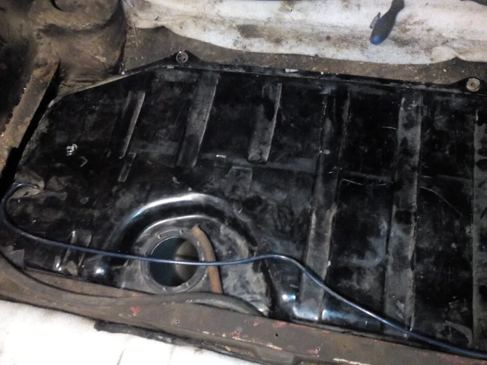 Бак на ниву инжектор. Бензобак 21213. бак 2121 инжектор. бак на ниве инжекторный. топливный бак нива карбюратор.