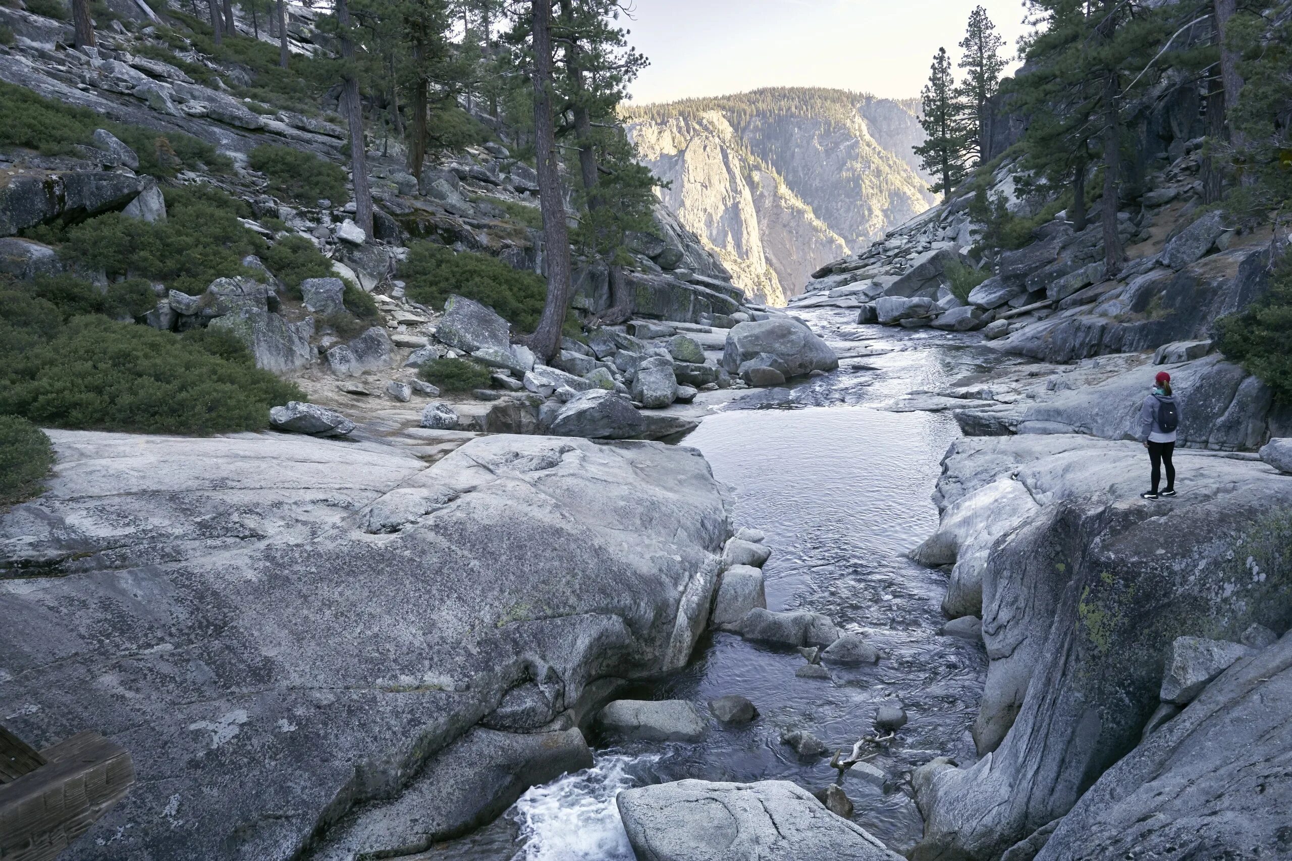 Stone river. Каменная река. Реки Калифорнии. Речка камни. Штат Калифорния реки водопады озера.