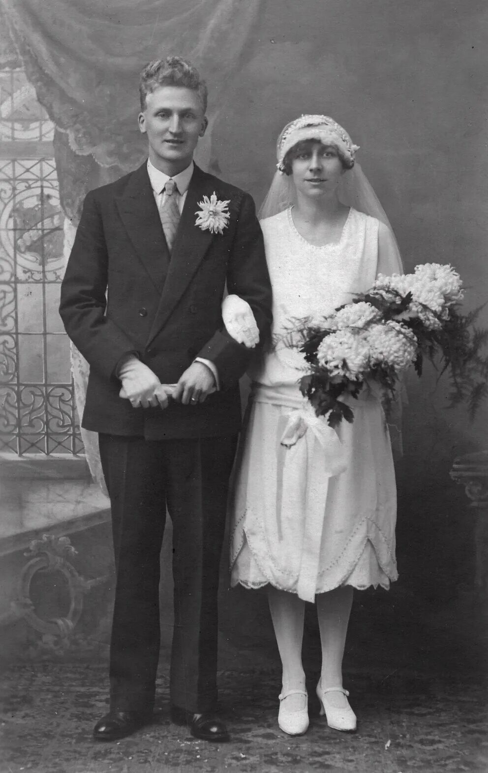 Старые свадебные образы. Свадьба в стиле 1920х годов. Свадебные платья 1930-х годов. Свадьба в начале 20 века. Свадебные фотографии.
