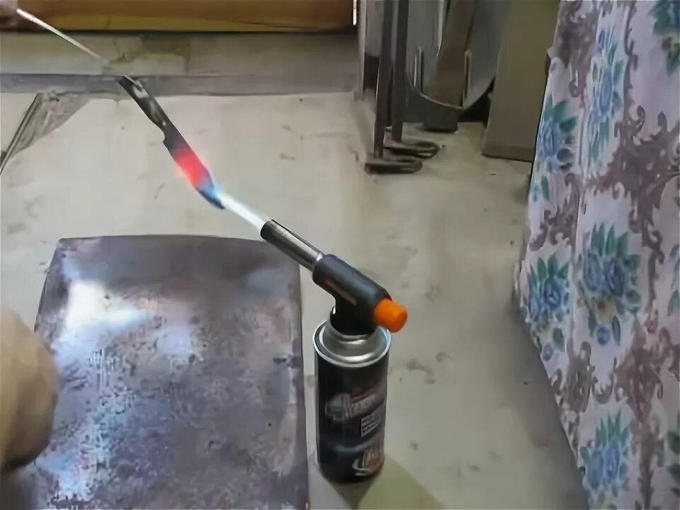 Закалка горелкой на металле. Закалочные горелки. Горелка для упрочнения металла. Закаливание лезвия с помощью газовой горелки. Закалка горелкой.