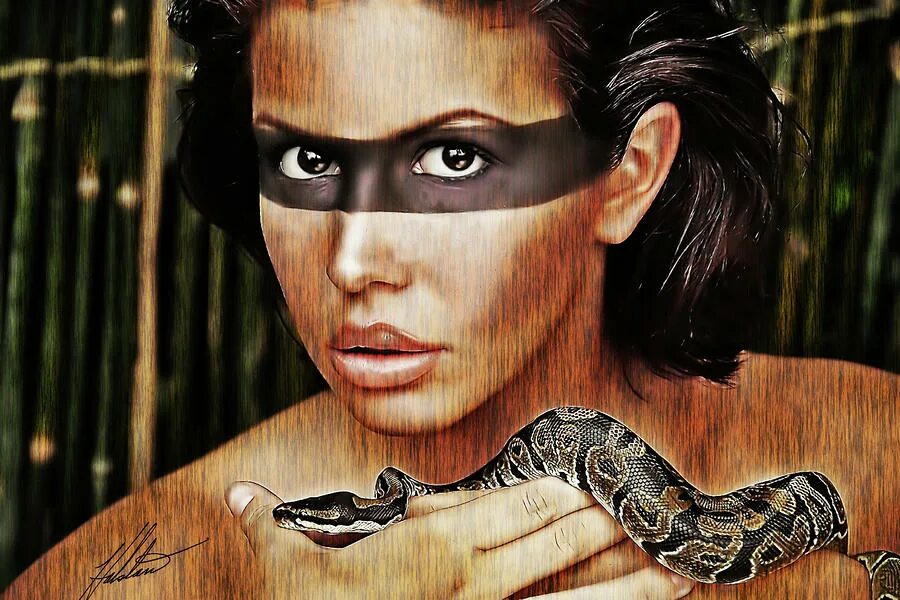 Женщина со змеями на голове. Женщина со змеиной кожей. Женщина со змеиными глазами. Женщина наполовину змея.
