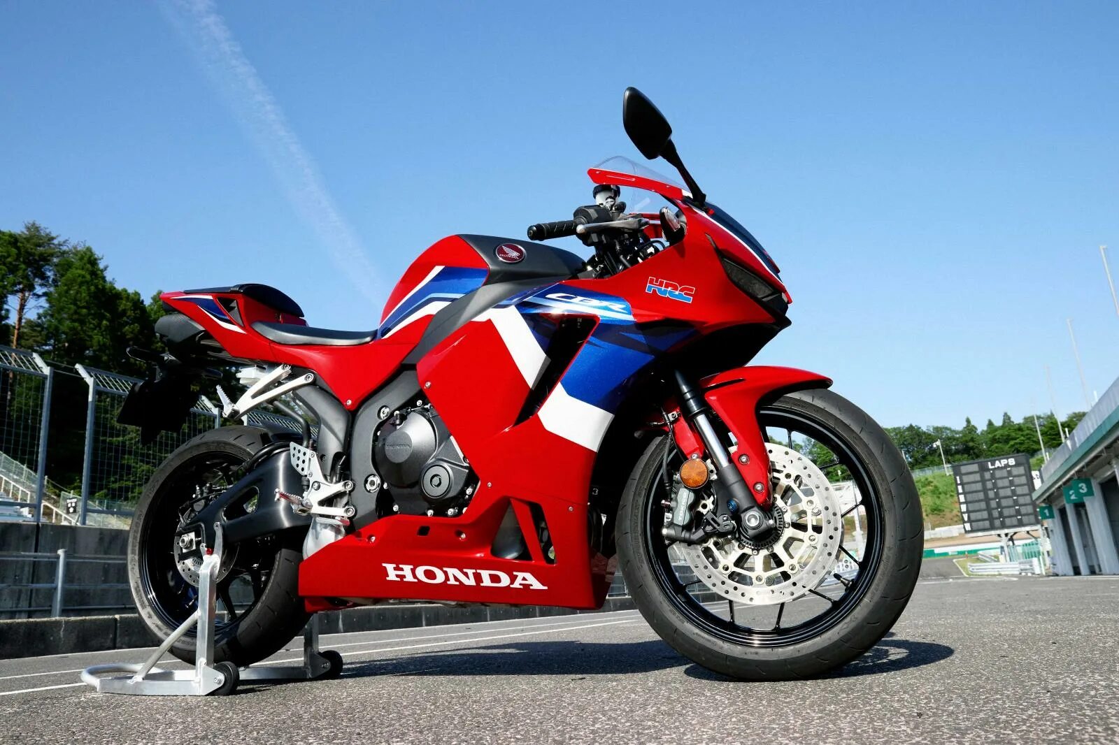 Купить мотоцикл хонда 600. Honda cbr600rr. Honda cbr600rr 2022. Honda 600rr. Honda CBR 600.