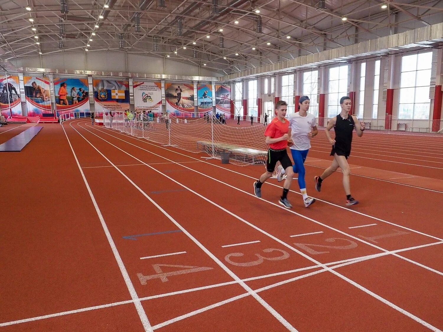легкоатлетический манеж урфу. манеж ставрополь уор. ставрополь манеж лёгкая атлетика. тухачевского 18/2 легкоатлетический манеж. манеж урфу ул.