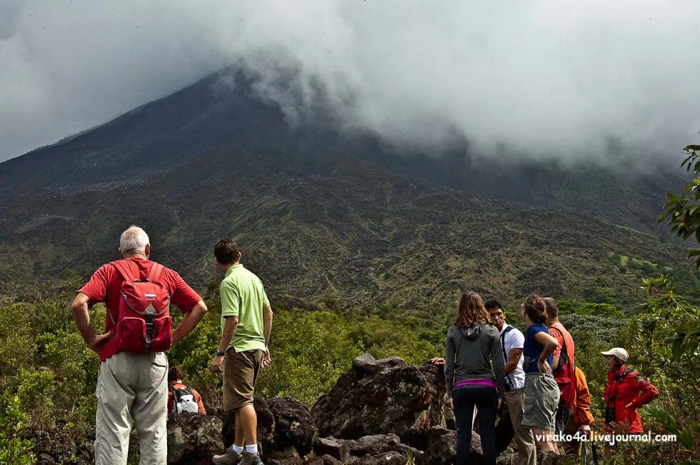 Вулкан Ареналь Коста Рика. Подножие вулкана Ареналь. Подножье вулкана. Дремлющий вулкан в Коста-Рике.