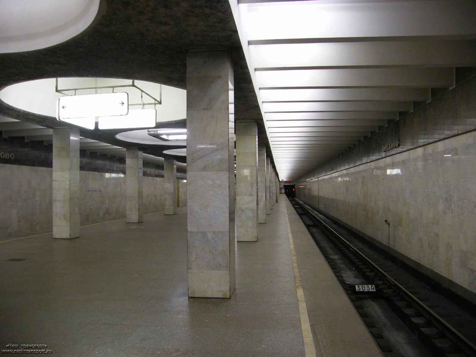 Метро орехово москва. Панно метро орехово. Вестибюль станции метро орехово. Станция орехово москва. Станция метро царицыно.