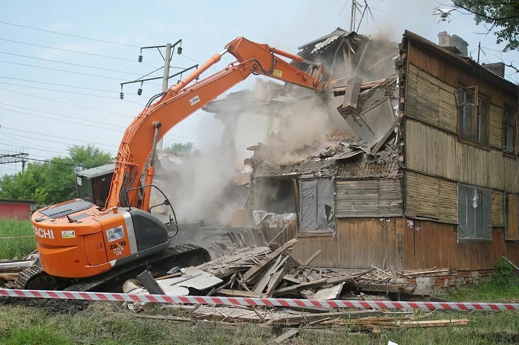 Барак под снос. Снос барака. Снос дома. Снос бараков. Снос бараков хабаровск.