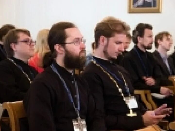 Легойда рождественские чтения. Синодальный отдел церковь и общество. Варава отношение церкви. Батюшка в церкви. Синодальный отдел по взаимоотношениям церкви с обществом и сми.