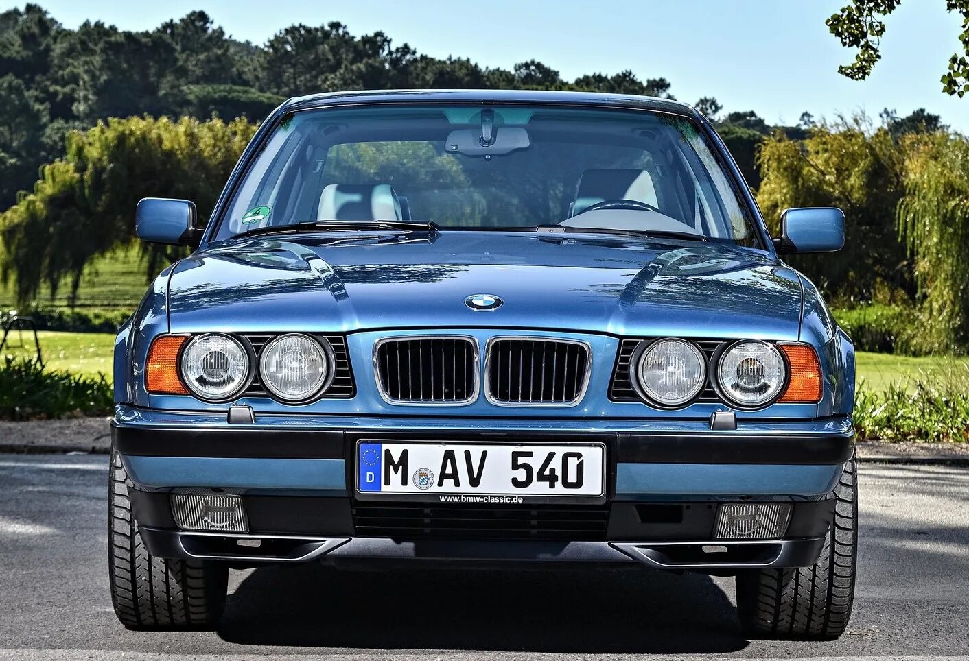 Е34 бемиджи драйв. Bmw e34 540. bmw 5 e34. бмв е34 540i. bmw 5 e34 540 i.