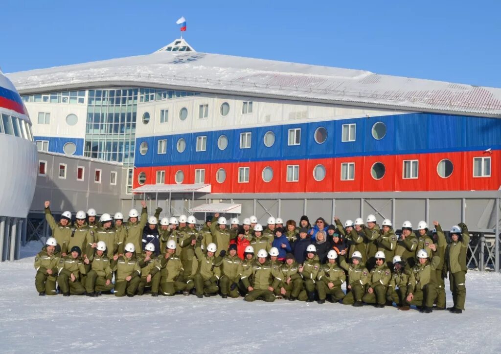 Военный северный. Арктический трилистник земля Франца-Иосифа. Земля Александры Арктический трилистник. Арктический трилистник Военная база РФ остров земля Александры. Остров Александры земля Франца Иосифа Военная база.