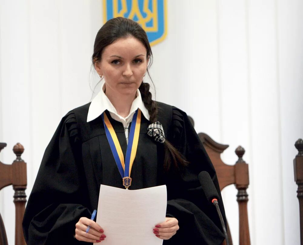 Судья ленская басманный суд. Судья. Судья Украина. Женщина судья в цкраин.