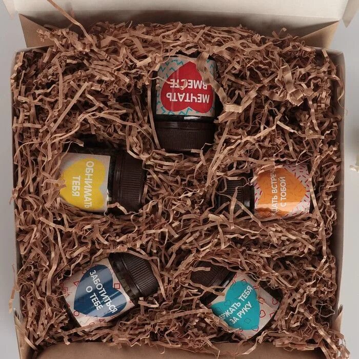 Деловые подарки. Подарочная корзина из трюфелей. Подарочный набор страны. Эко подарки. Подарочная корзина с продуктами.