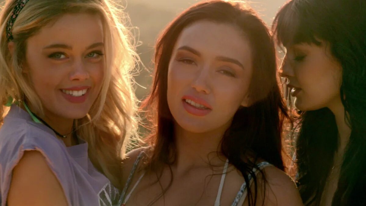 Песни серебро на висках. Serebro kiss. серебро кисс клип. serebro - kiss (2015). фото из клипа серебро kiss.