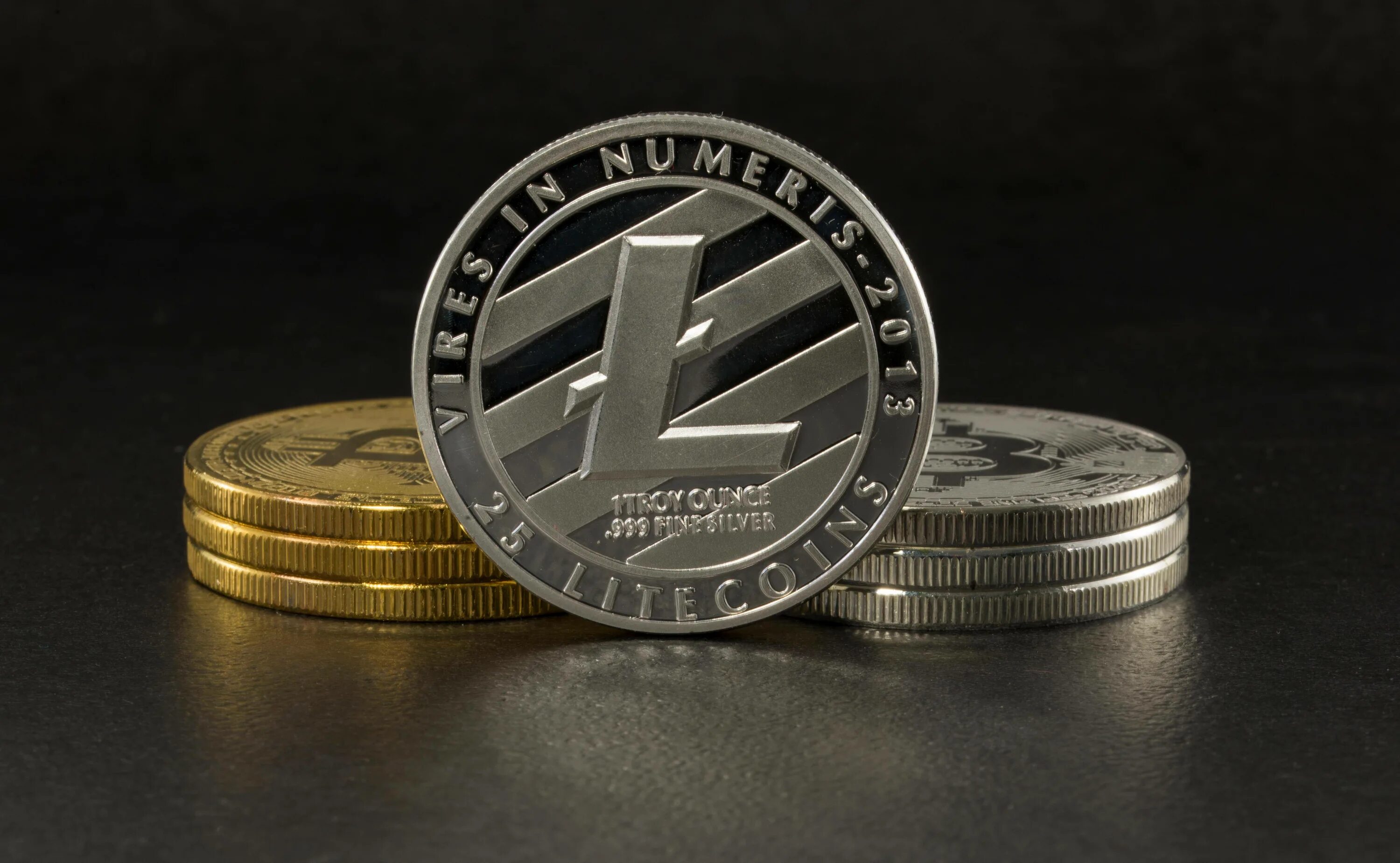 Лайткоин цена в рублях. Litecoin монета. Litecoin LTC криптовалюта. Монеты криптовалюты лайткоин. Лайткоин фото.