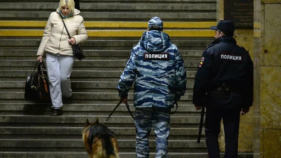 Повышенный синий уровень террористической. Полиция в метро. Уровень террористической опасности в Крыму.