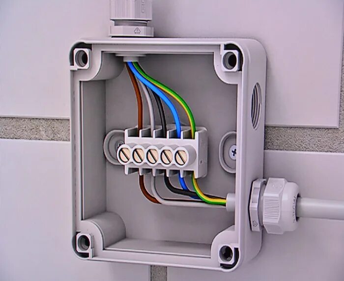 Выбрать распределительную коробку. Распаячная коробка пломбируемая. Коробка распределительная уличная ip65 nice. Wago 221 коробка распределительная. Wago 221 коробка распаячная.