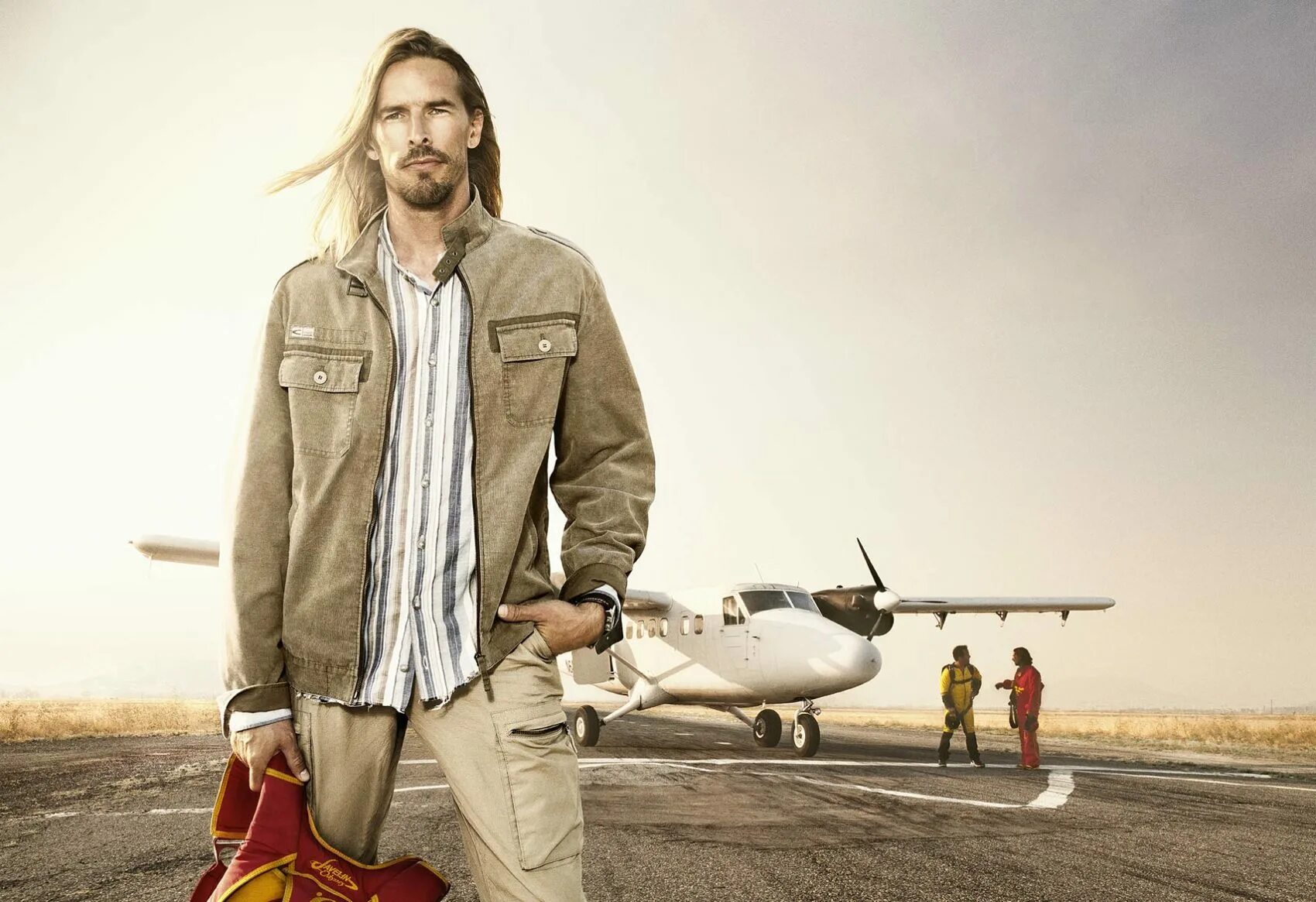 Real men wear pink. Realwear очки дополненной реальности. Realwear hmt-1 на производстве. Real wear. Очки realwear.