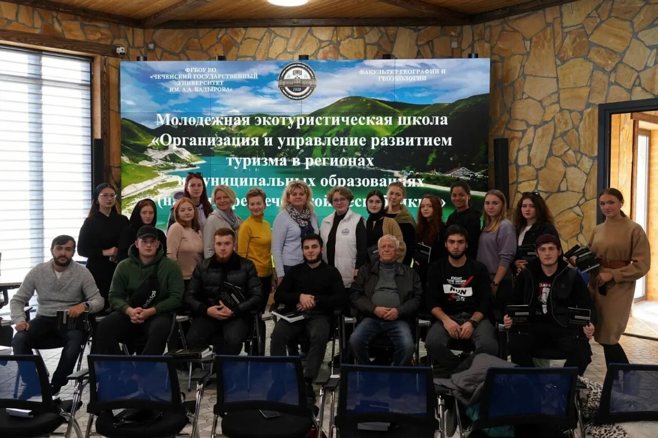 Программу академического лидерства приоритет 2030. Молодежь чечни. чгу кадырова. приоритет студент фон.