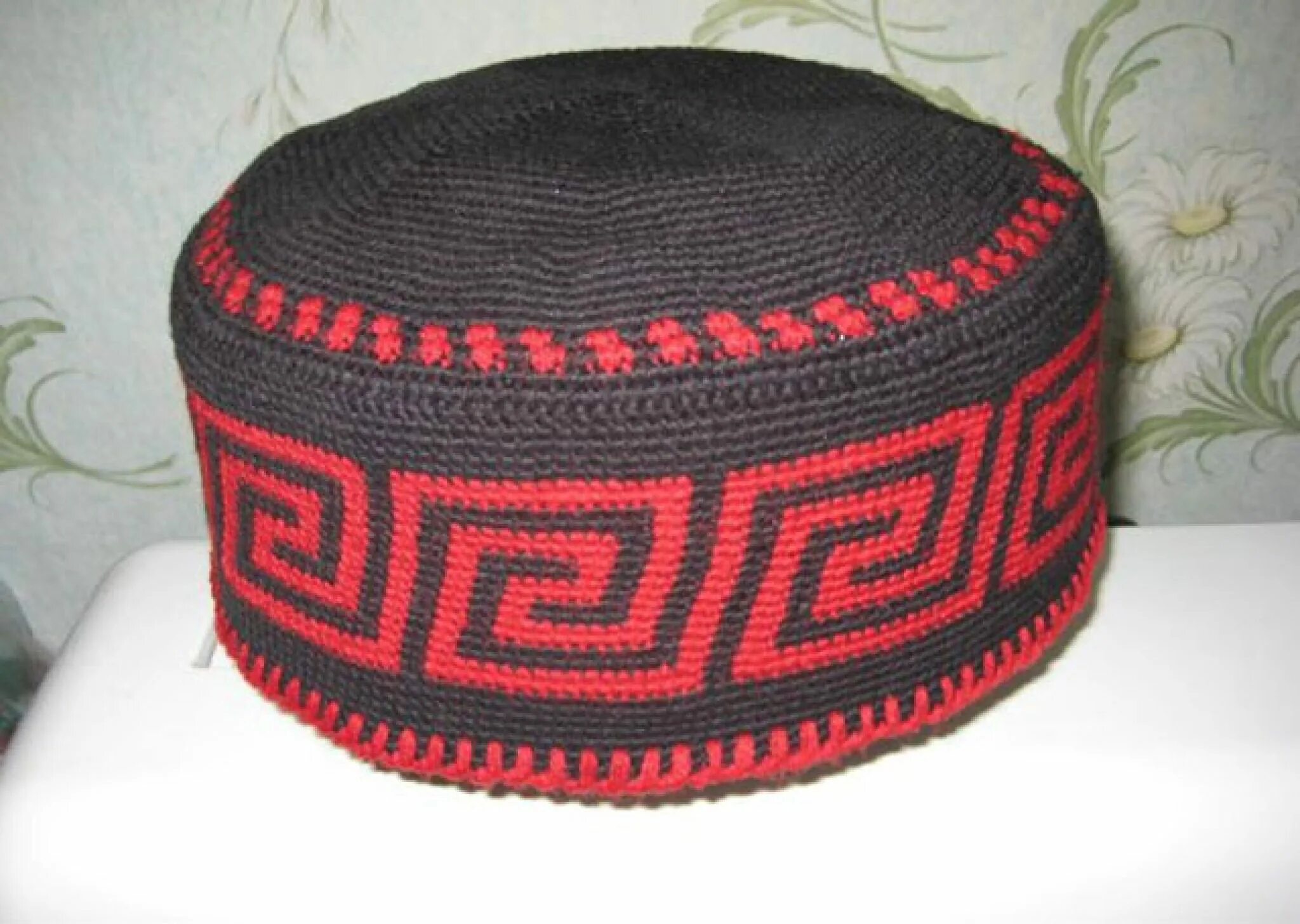 тюбетейка крючком мужская. вязаные крючком тюбитейки. тюбетейка вязаная. вязаные тюбетейки крючком мужские. татарская тюбетейка крючком.