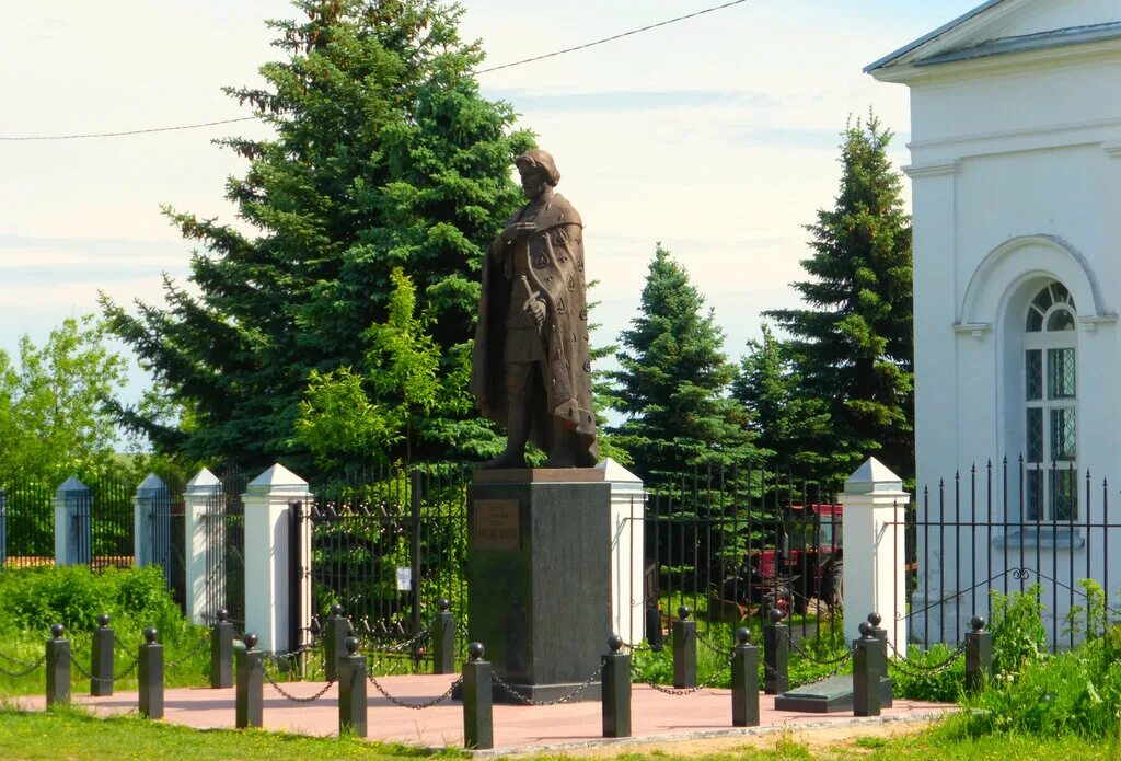 Памятник александру александрову. Памятники города Александрова Владимирской области. Памятник Александрова Владимирской области. Памятники в Александрове Владимирской области.