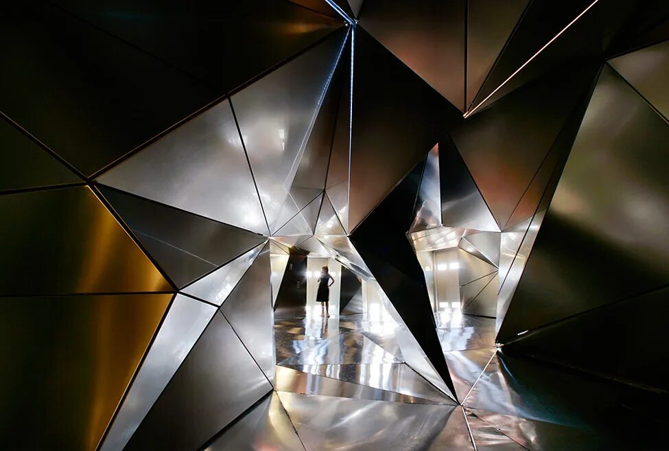 Перспектива в архитектуре. Стеклянное помещение. Зеркальные инсталляции. Симметрия в фотографии. Тадао андо и природа.