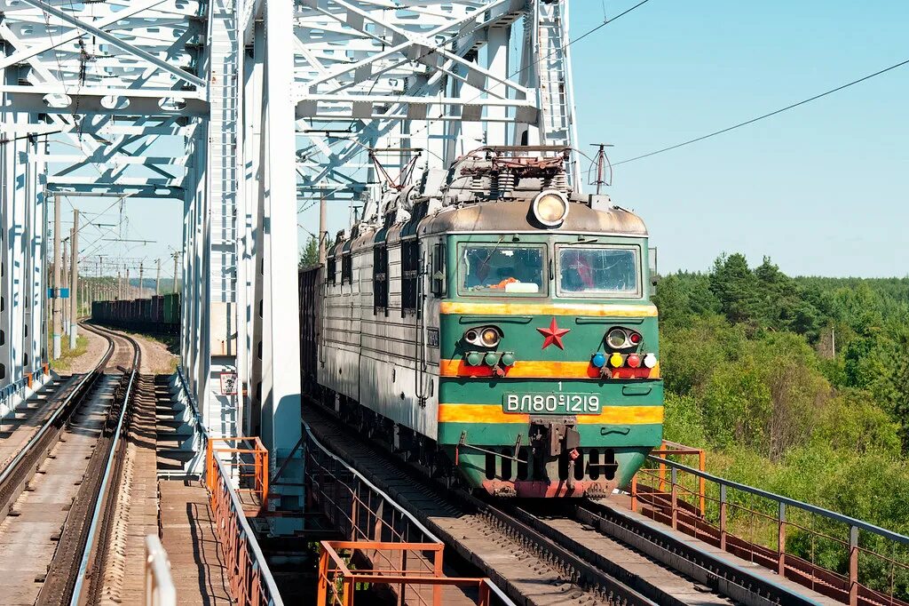 Перегон электровоза. Грузовой Локомотив дизельный вл 80. Вл80 Калининград. Вл80с ГЖД Лянгасово. Поезд вл80 товарный.