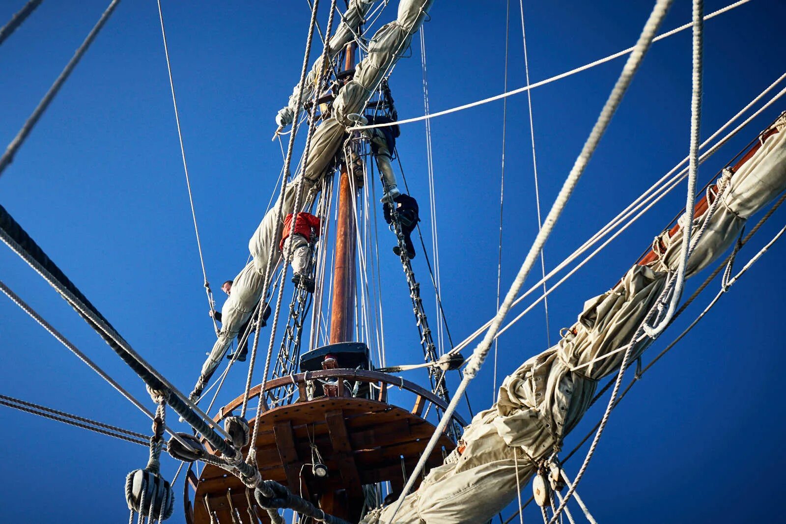 Мачта фрегата. Шхуна корабль мачты. Мачта фрегата. Мачта фрегата. Рангоут на корабле.