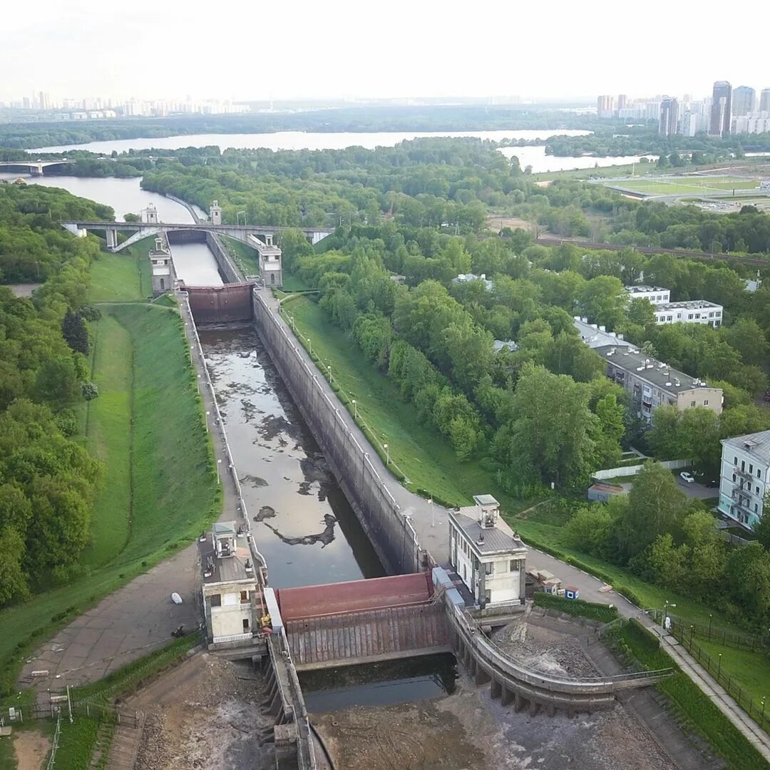 Каналы и шлюзы. Канал им Москвы Яхрома. Яхрома канал Москва Волга. Шлюз 3 канала имени Москвы в Яхроме. Канал Москвы реки.