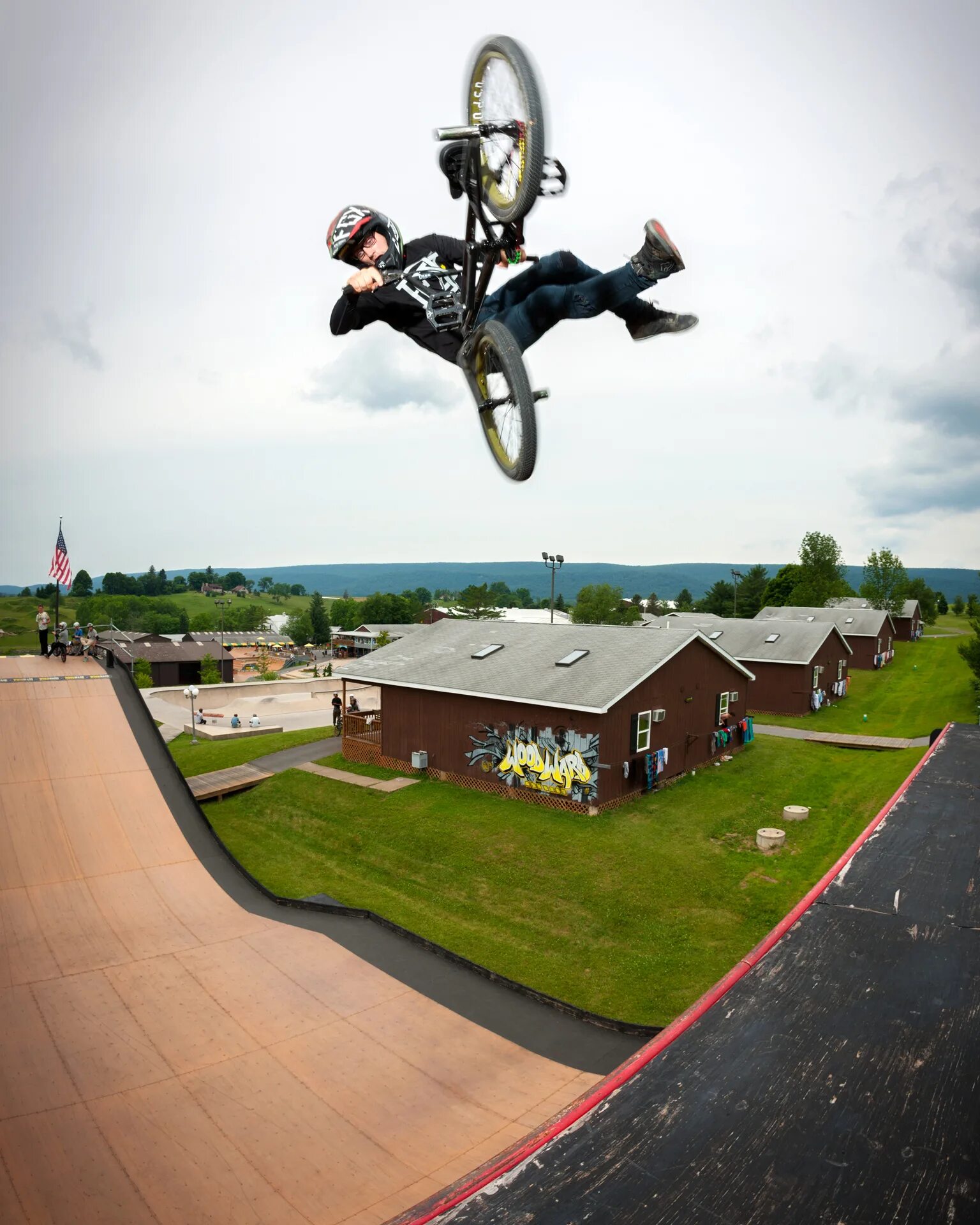 Quad в прыжке bmx 2