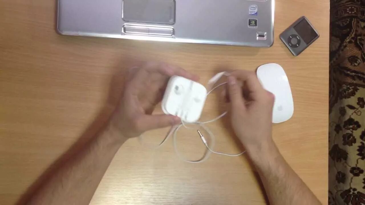 Кейс от наушников xiaomi redmi airdots. Сложить наушники айфон в коробку. Крышка от наушников redmi airdots. Наушники xiaomi redmi airdots 2. Сложенные проводные earpods.