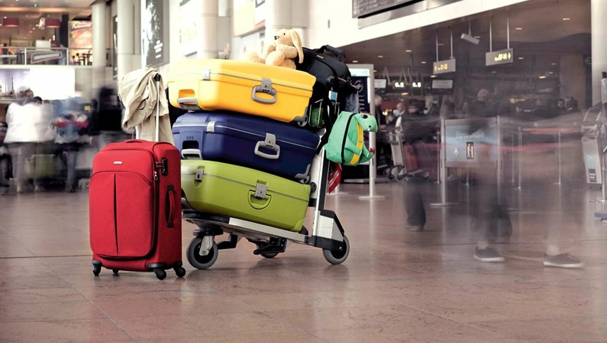 Где оставить чемодан. Переезд чемоданы. Переезжает с чемоданом. Чемоданы разных стран. Лучший чемодан для переездов.