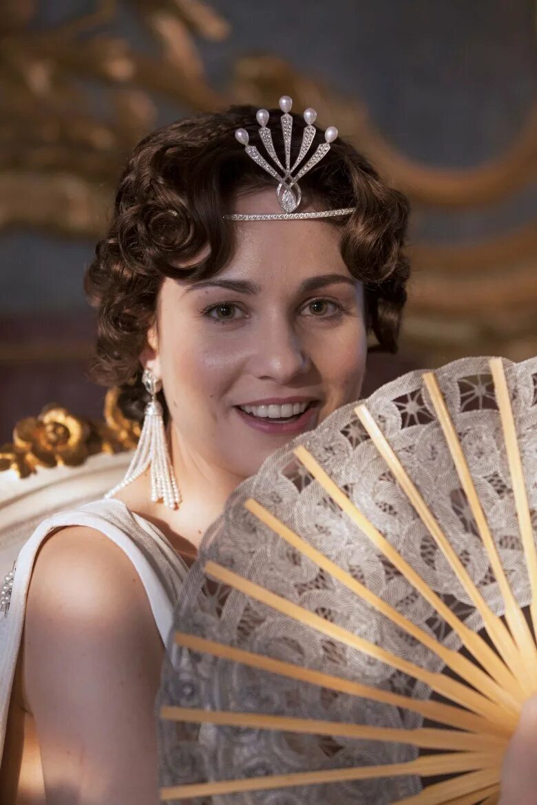 Ирина скобцева элен курагина. Княжна элен война и мир. Война и мир 2016 элен. Таппенс миддлтон элен. Элен курагина война и мир.