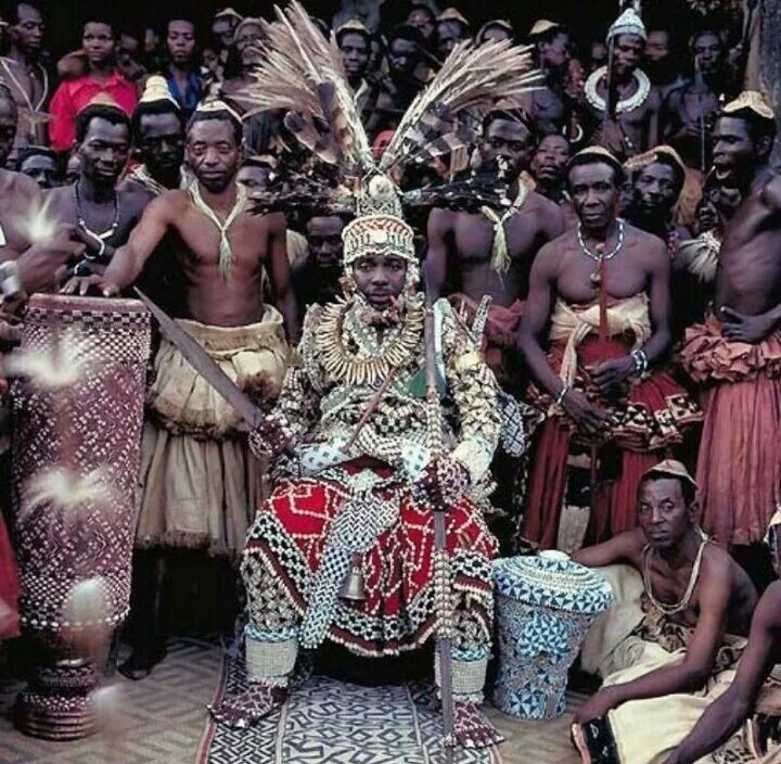 King africa. Король Африки. Король Камеруна. Вождь африканского племени. Культ вождя в Африке.